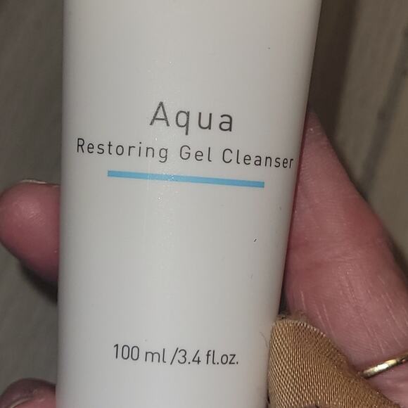 Dr. C Tuna Aqua Restoring Gel Cleanser Farmasi 3.4oz - Picture 7 of 8